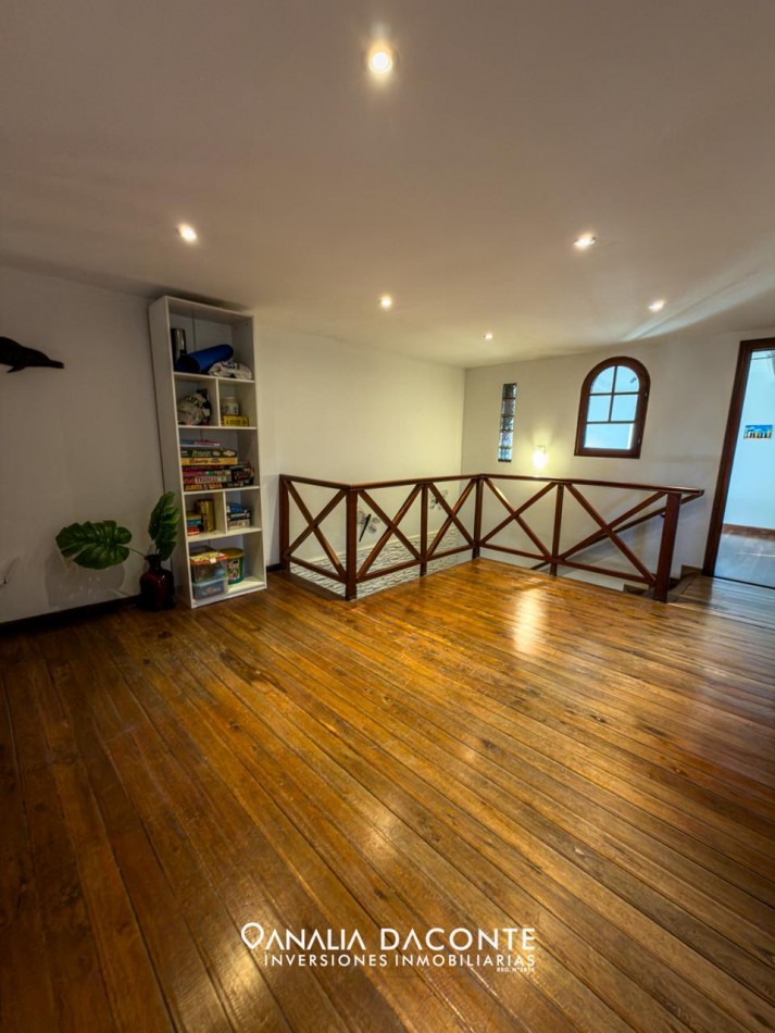 Imponente chalet 5 ambientes con garage y gran parque