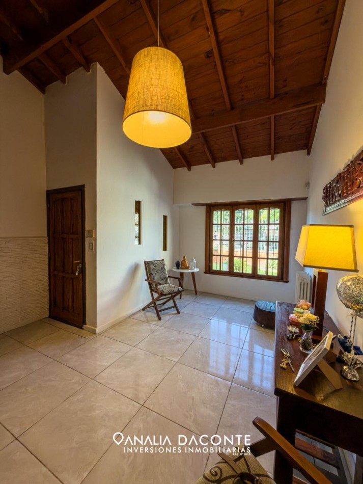 Imponente chalet 5 ambientes con garage y gran parque