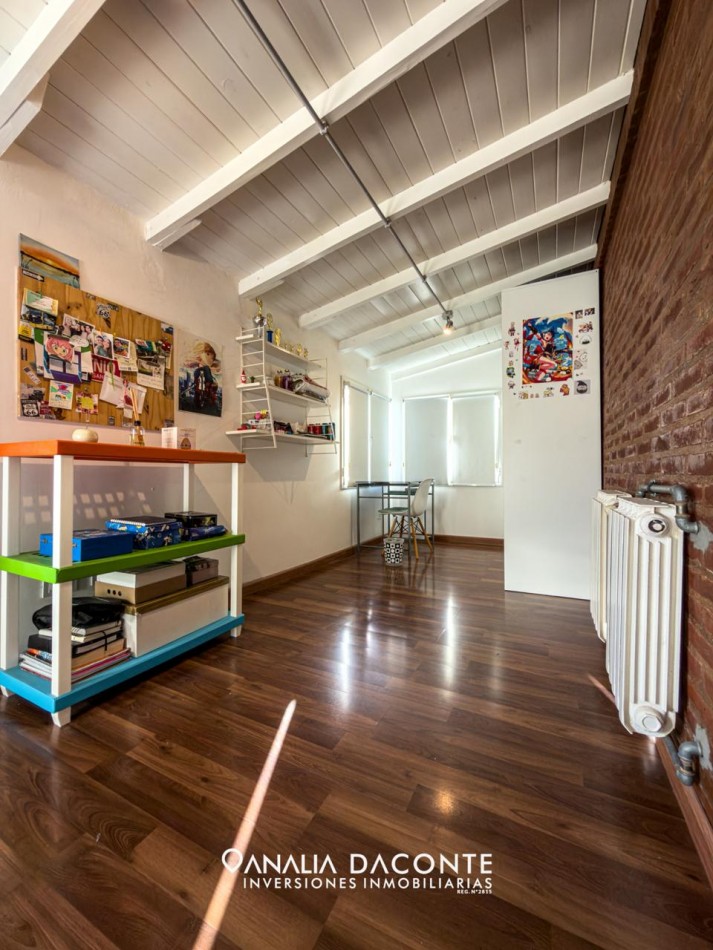 Imponente chalet 5 ambientes con garage y gran parque