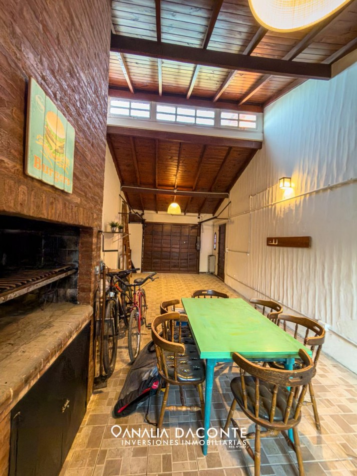 Imponente chalet 5 ambientes con garage y gran parque