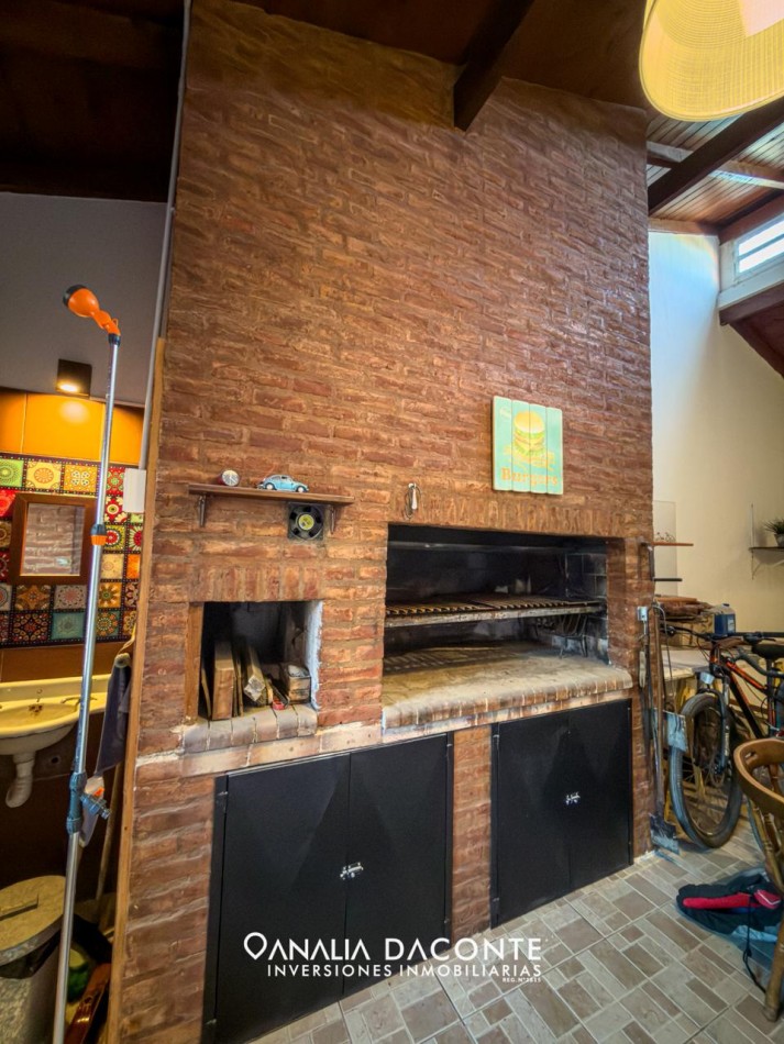 Imponente chalet 5 ambientes con garage y gran parque