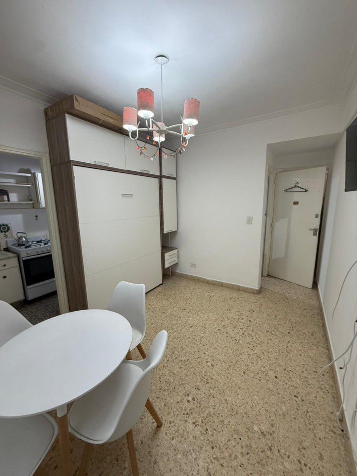 Excelente ambiente lateral. Plaza Colon!