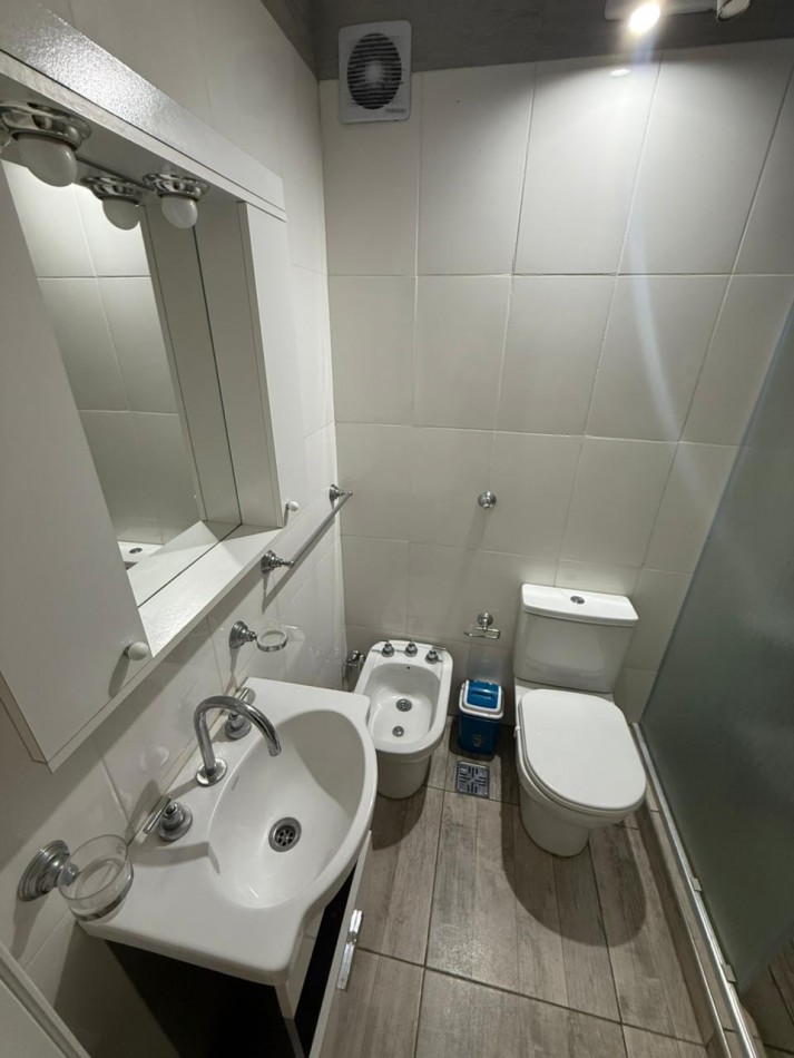 Excelente ambiente lateral. Plaza Colon!