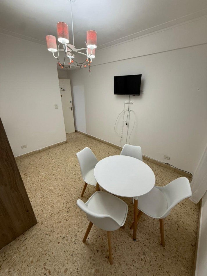 Excelente ambiente lateral. Plaza Colon!