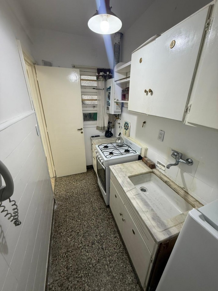 Excelente ambiente lateral. Plaza Colon!