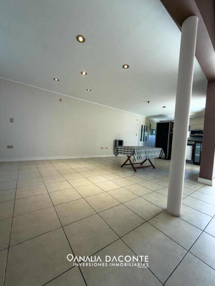 Moderno chalet 4 amb con garage y gran parque