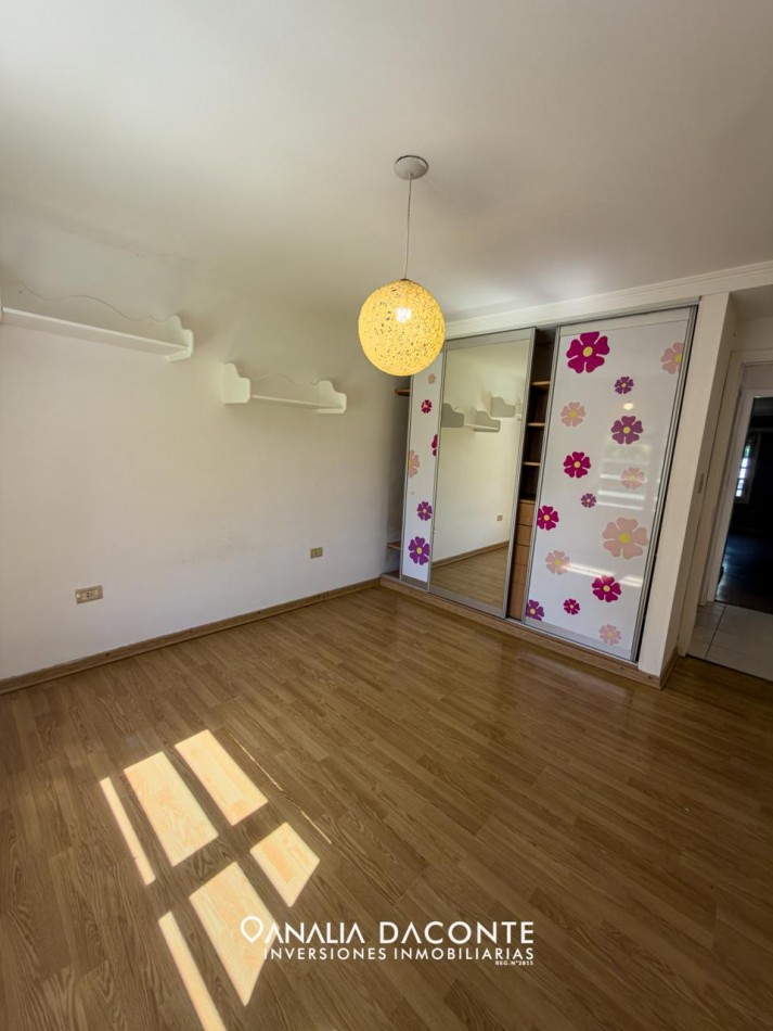 Moderno chalet 4 amb con garage y gran parque