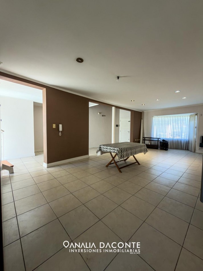 Moderno chalet 4 amb con garage y gran parque