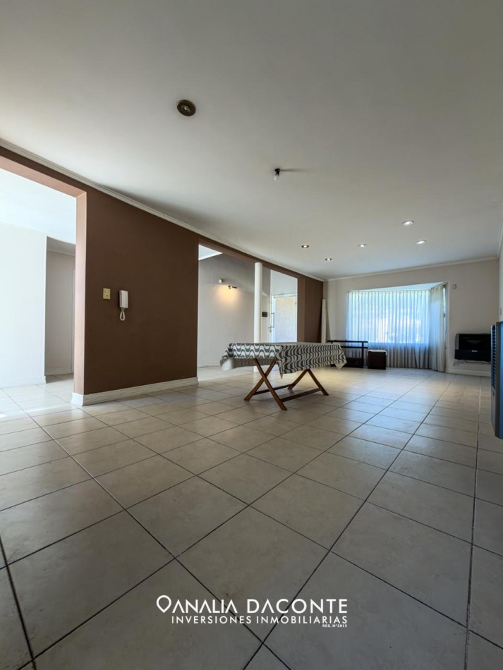 Moderno chalet 4 amb con garage y gran parque