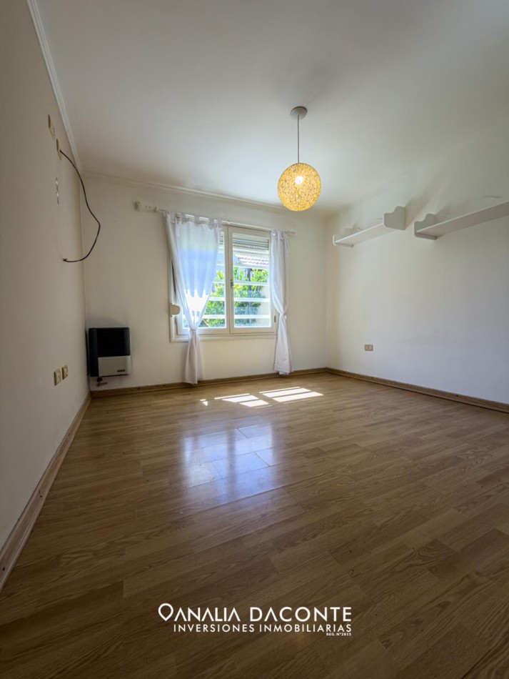 Moderno chalet 4 amb con garage y gran parque