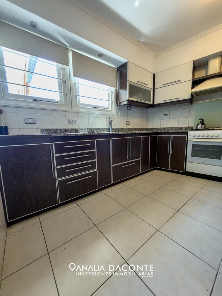 Moderno chalet 4 amb con garage y gran parque