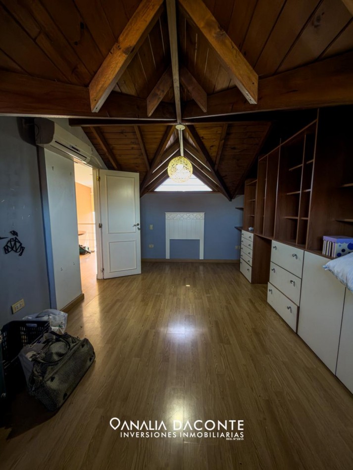 Moderno chalet 4 amb con garage y gran parque