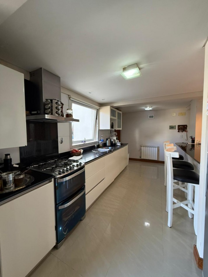 Exclusivo depto 3 amb con cochera doble y baulera