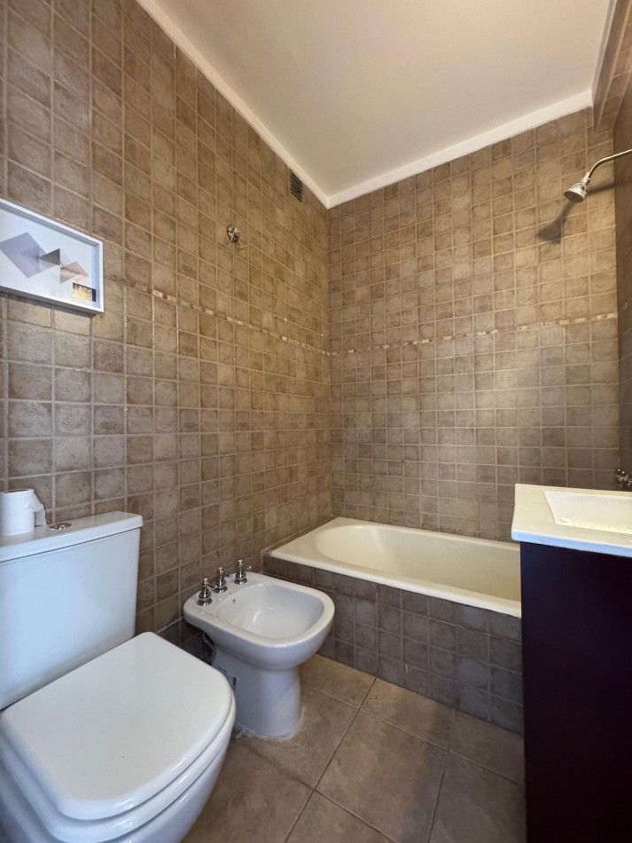 Venta piso de 4 amb con balcon corrido y vista al mar