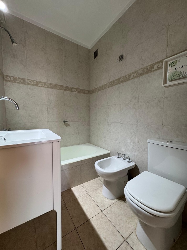 Venta piso de 4 amb con balcon corrido y vista al mar