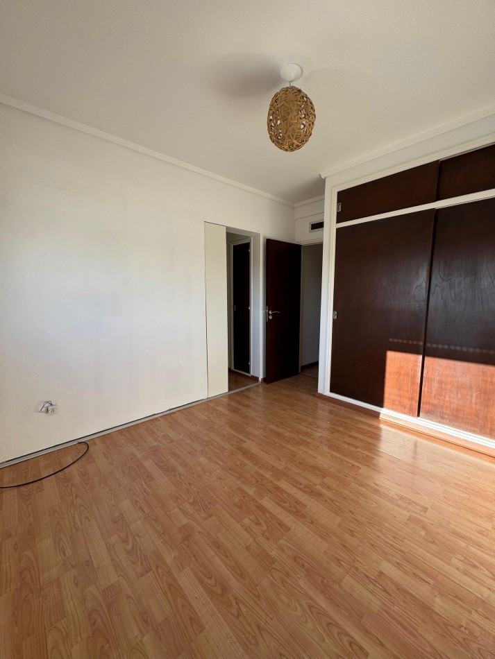 Venta piso de 4 amb con balcon corrido y vista al mar