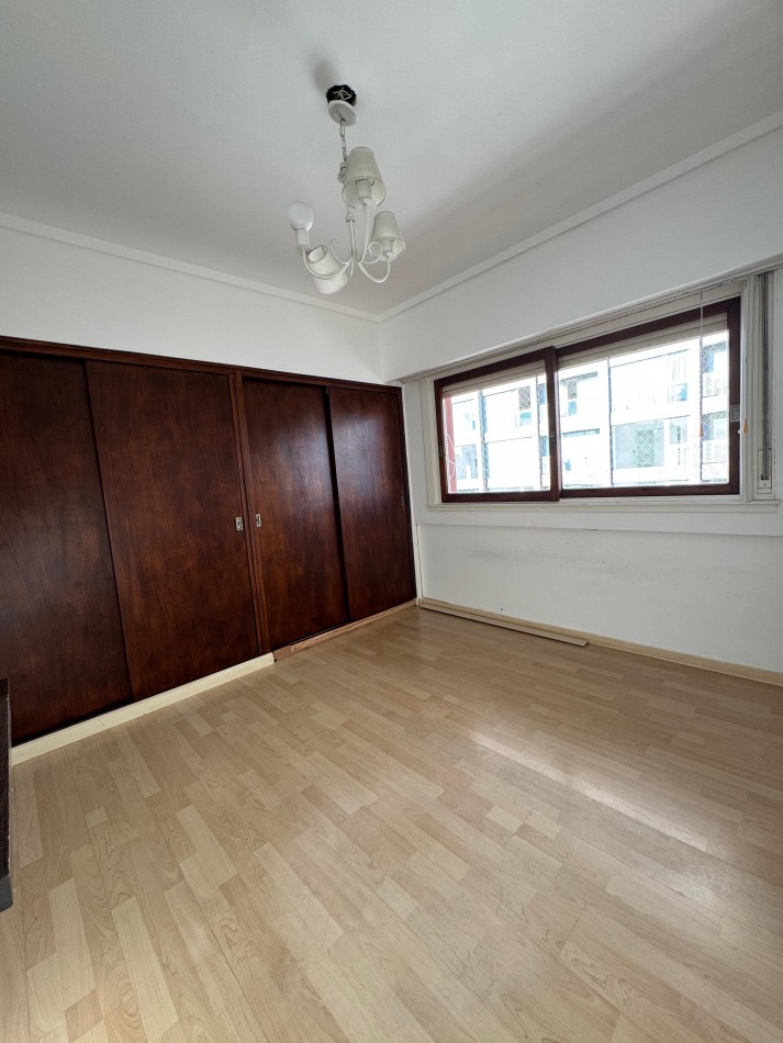 Venta piso de 4 amb con balcon corrido y vista al mar