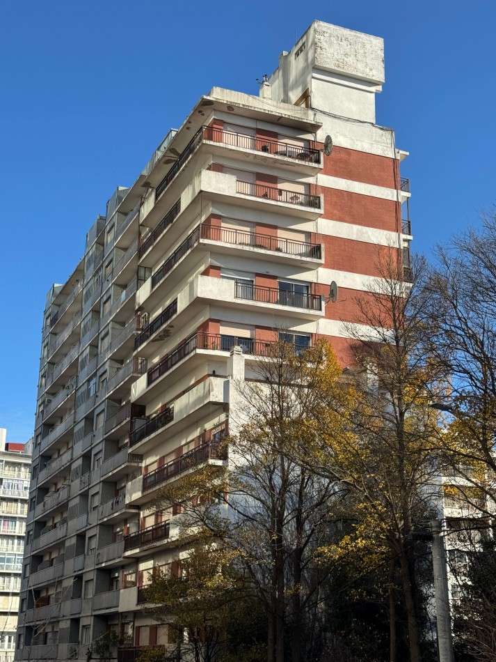 Venta piso de 4 amb con balcon corrido y vista al mar