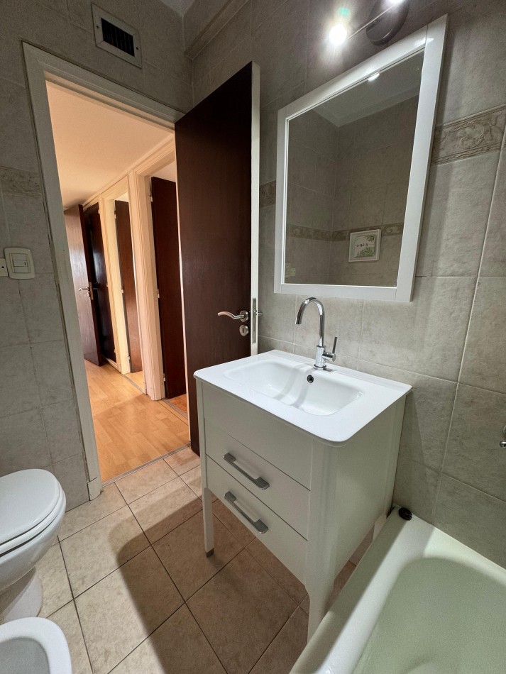 Venta piso de 4 amb con balcon corrido y vista al mar