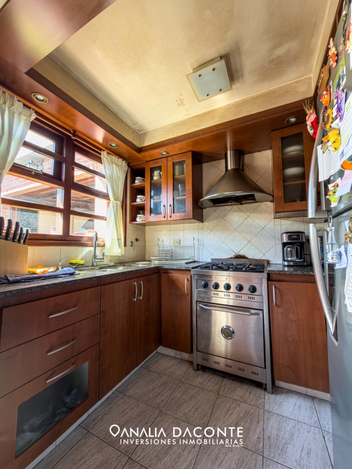 Impecable duplex 4 AMB con garage y parque