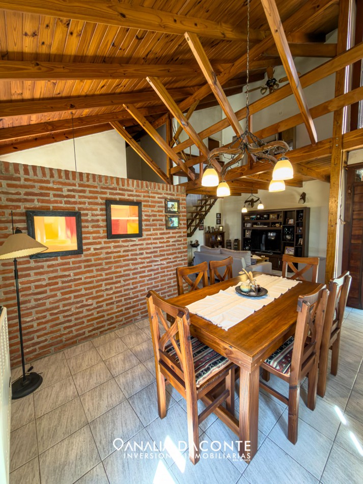 Impecable duplex 4 AMB con garage y parque