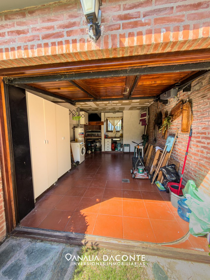 Impecable duplex 4 AMB con garage y parque