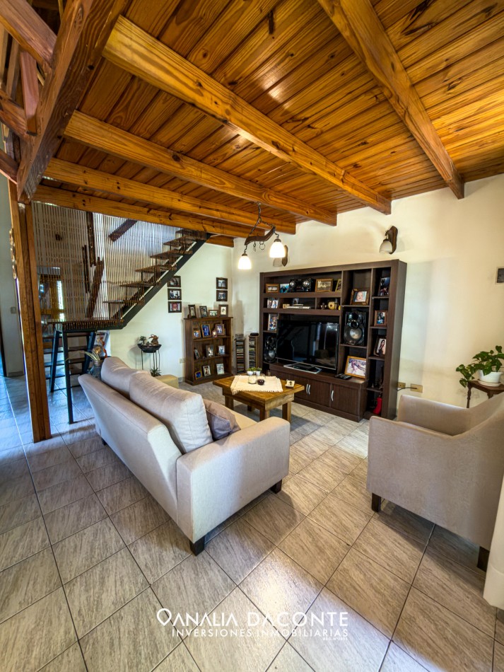 Impecable duplex 4 AMB con garage y parque