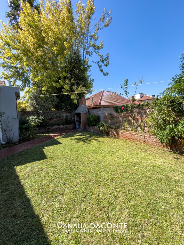 Impecable duplex 4 AMB con garage y parque