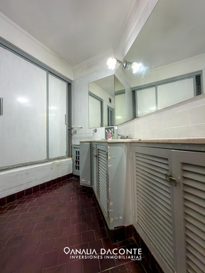 Gran chalet 5 amb en equina.  Constitucion