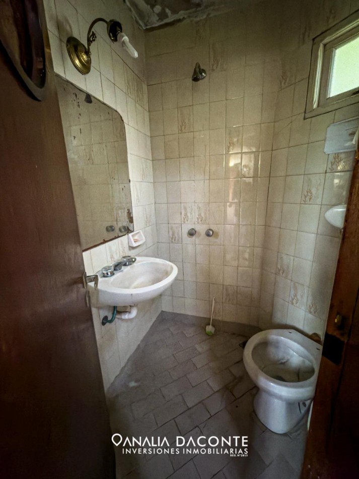 Gran chalet 5 amb en equina.  Constitucion