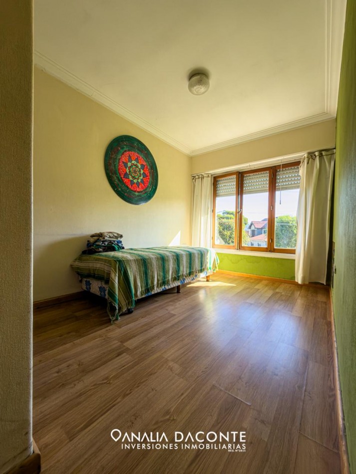 Gran chalet 5 amb en equina.  Constitucion