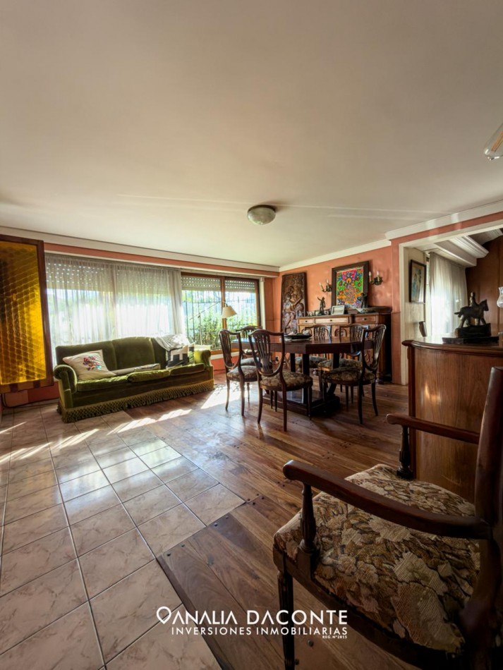 Gran chalet 5 amb en equina.  Constitucion