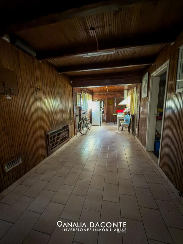 Gran chalet 5 amb en equina.  Constitucion