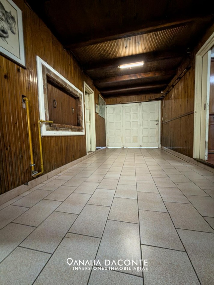 Gran chalet 5 amb en equina.  Constitucion