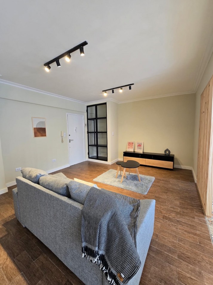 Departamento 2 amb con balcon corrido a la calle