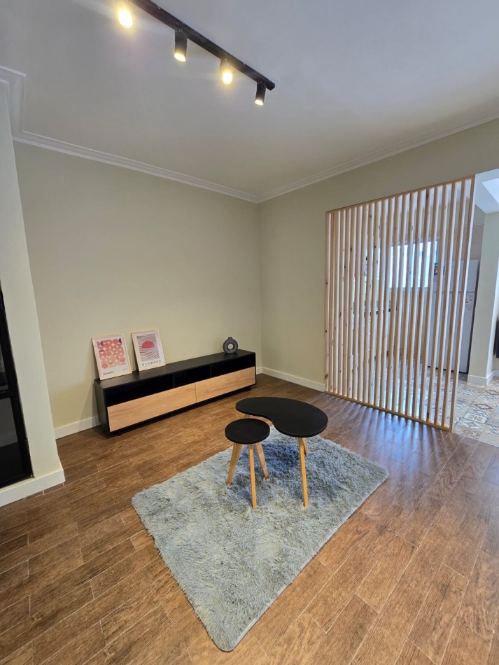 Departamento 2 amb con balcon corrido a la calle