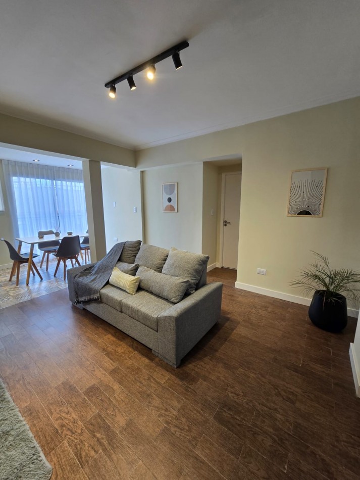 Departamento 2 amb con balcon corrido a la calle