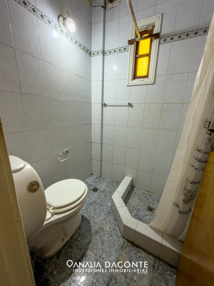 Local comercial sobre la costa con deposito