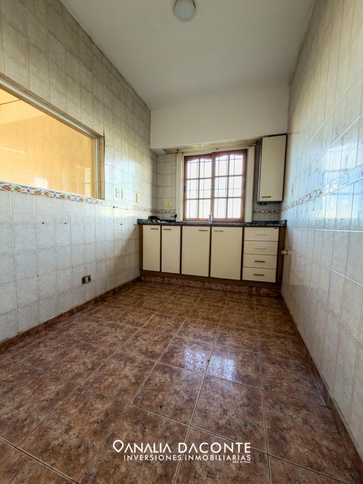 Local comercial sobre la costa con deposito