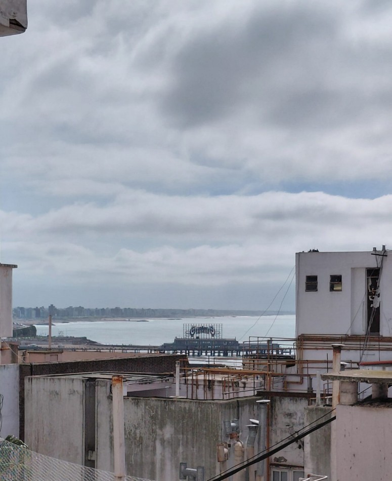 LUMINOSO Y AMPLIO DEPTO 2 AMB SOBRE AV. COLON AL 1500!