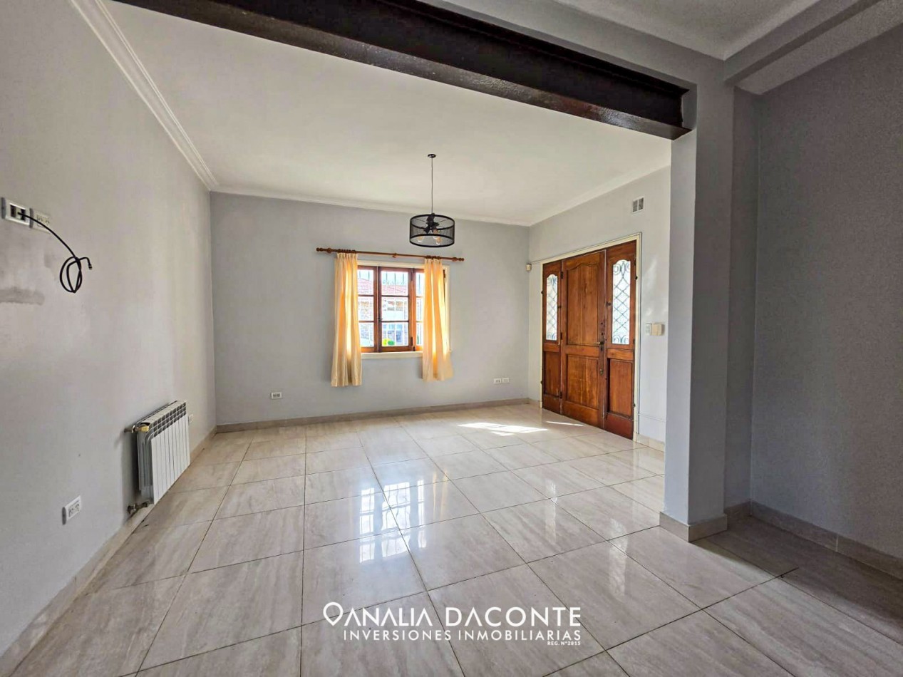 Chalet 4 amb con garage a pasos del mar. La Perla