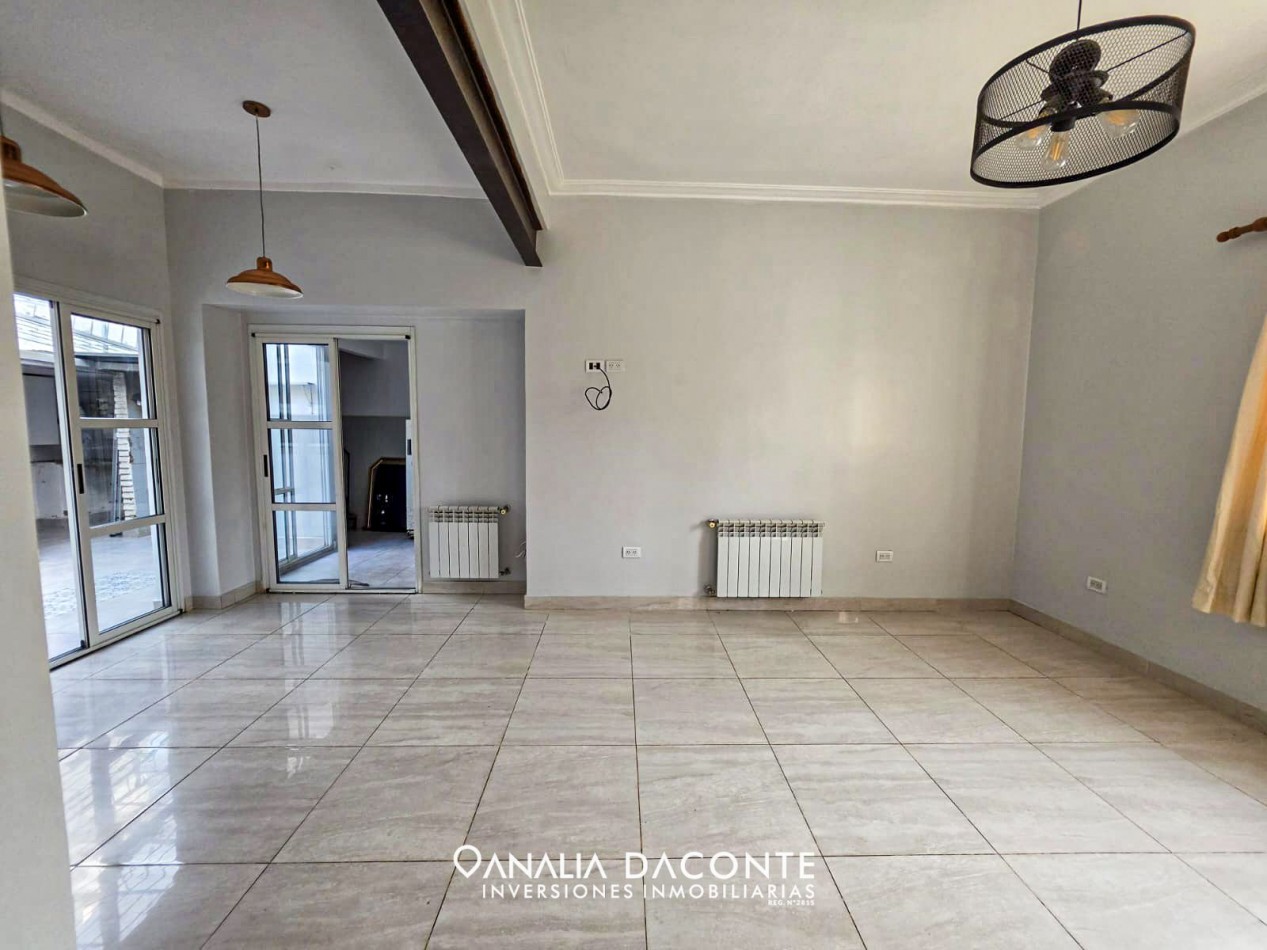 Chalet 4 amb con garage a pasos del mar. La Perla