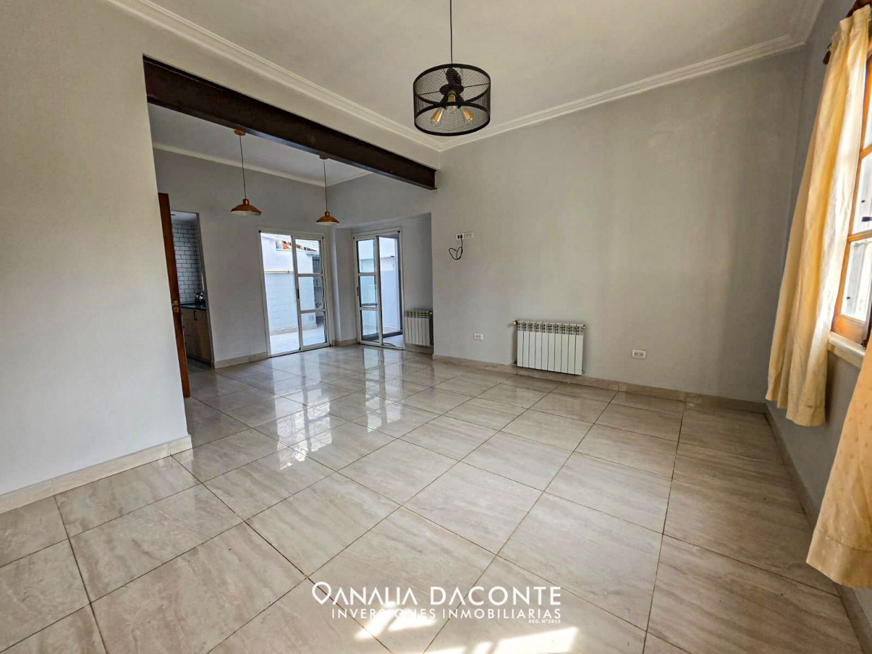 Chalet 4 amb con garage a pasos del mar. La Perla