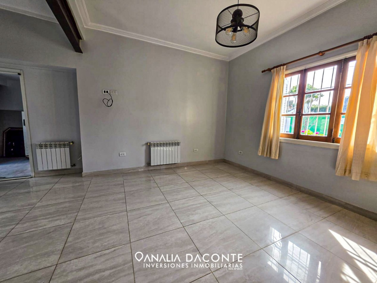 Chalet 4 amb con garage a pasos del mar. La Perla