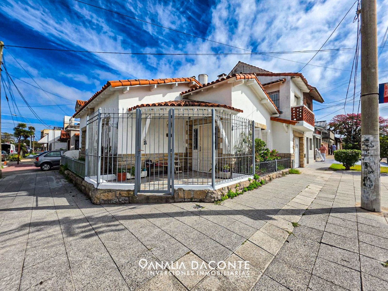 Chalet 4 amb con garage a pasos del mar. La Perla