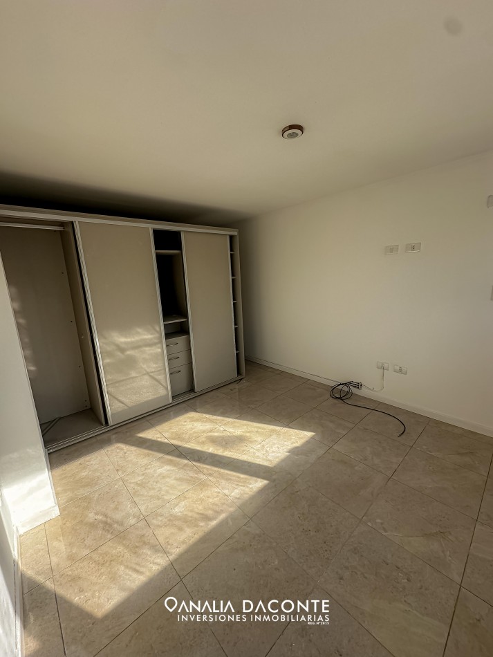 Monoambiente en edificio moderno con cochera