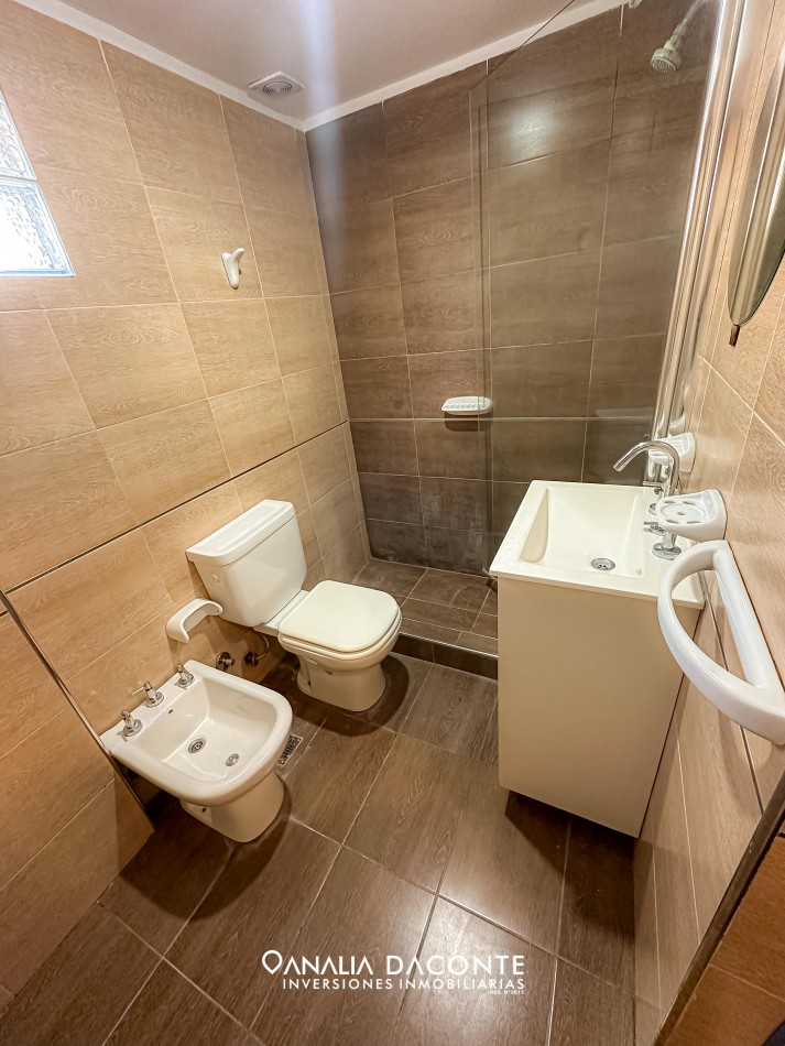 Monoambiente en edificio moderno con cochera