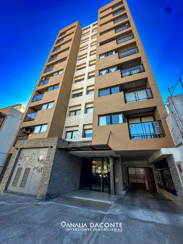 Monoambiente en edificio moderno con cochera