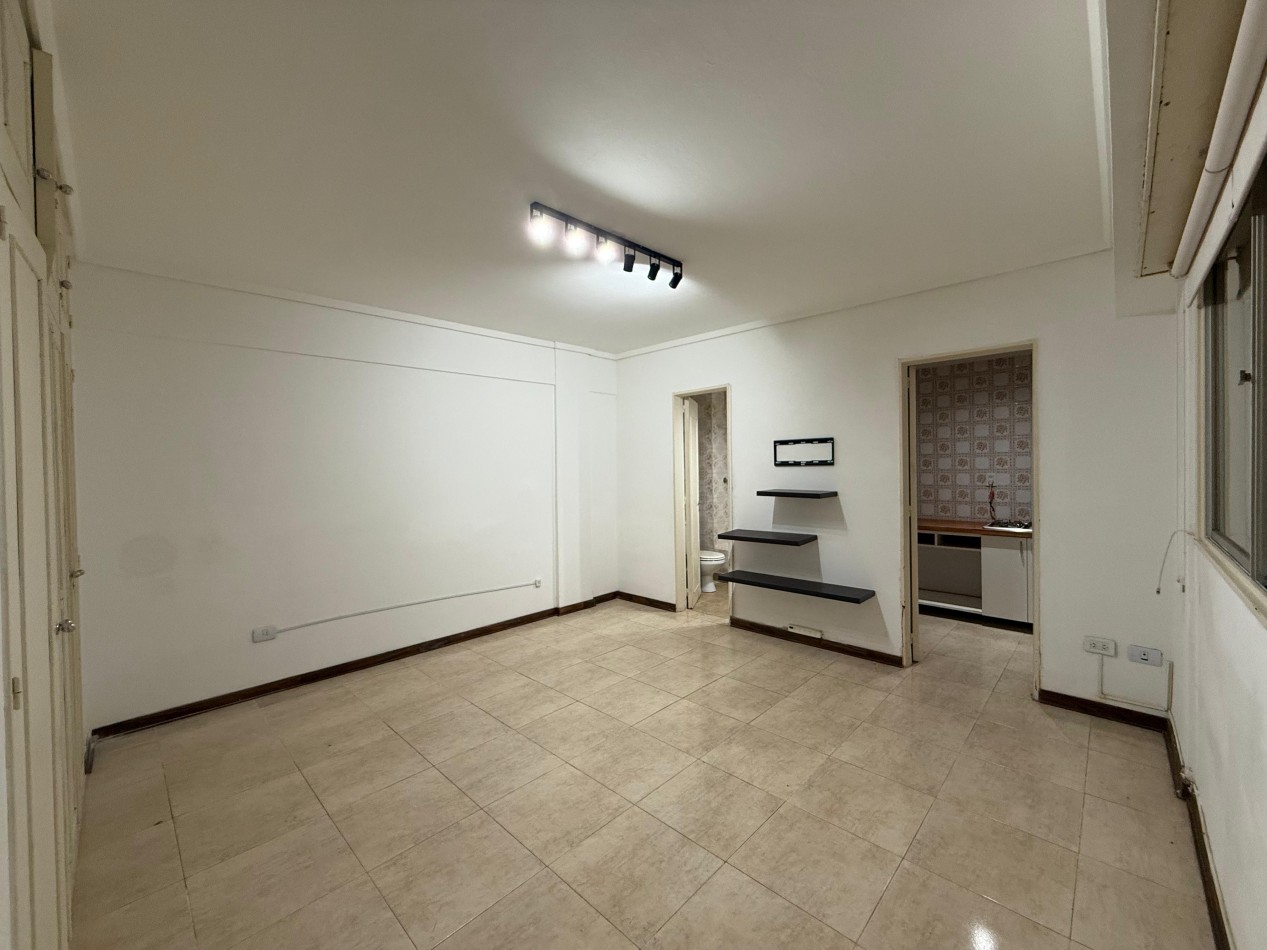 AMPLIO AMBIENTE PLAZA COLON IDEAL RENTA !