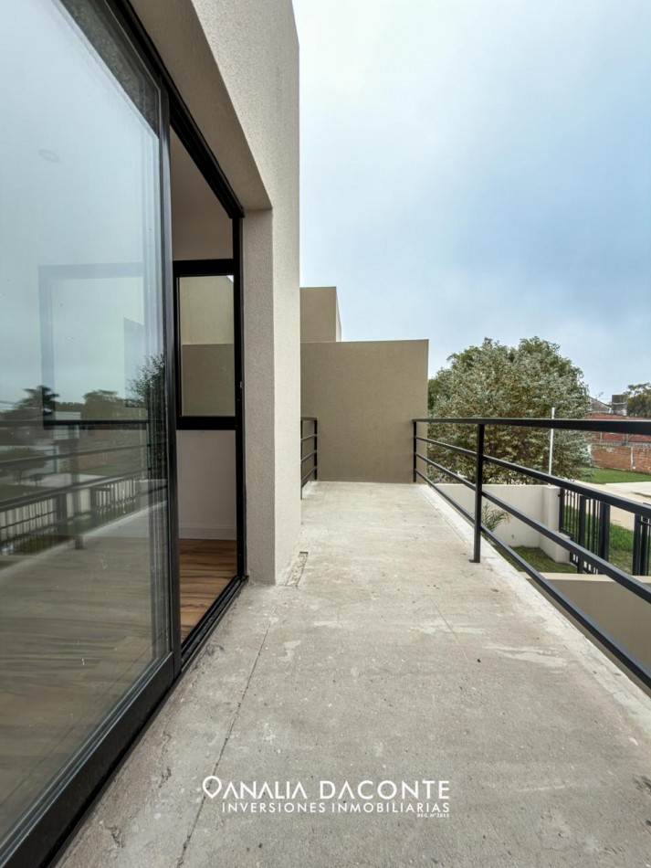 Duplex moderno a estrenar. 3 amb + escritorio  Los Pinares